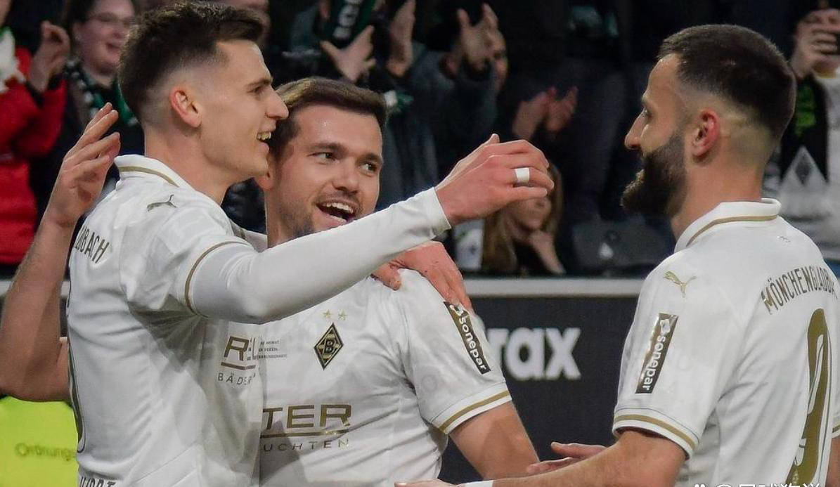 德甲最新积分战报:争冠悬念重燃,前两名仅差三分,多特蒙德紧咬拜仁身后